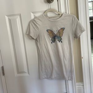 White tight tee shirt.